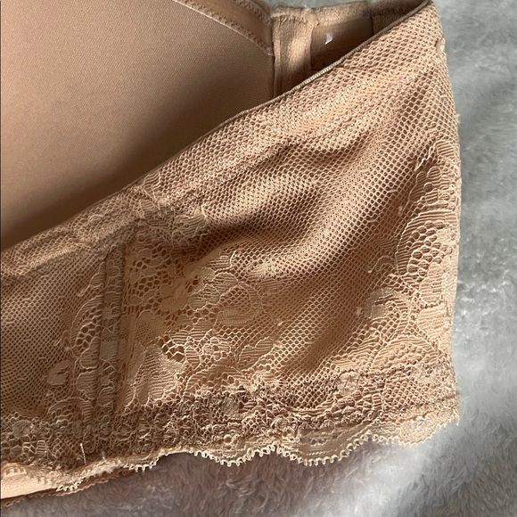Torrid Nude Lace Bandeau - Picture 7 of 8